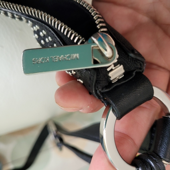 MICHAEL KORS black leather with edgy stud details hobo cross over - Picture 12 of 16